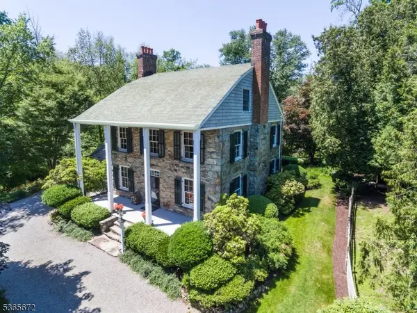 1 Robins Ln, Kinnelon Boro, NJ 07405