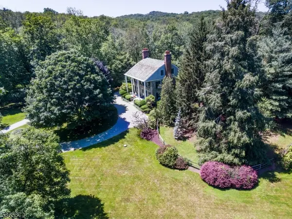 1 Robins Ln, Kinnelon Boro, NJ 07405