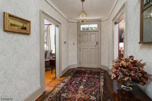 1 Robins Ln, Kinnelon Boro, NJ 07405