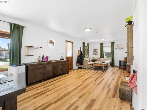 Gladstone, OR 97027,330 W DARTMOUTH ST