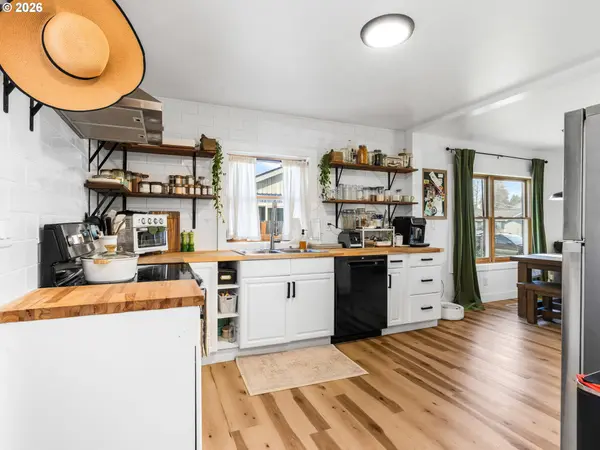 330 W DARTMOUTH ST, Gladstone, OR 97027