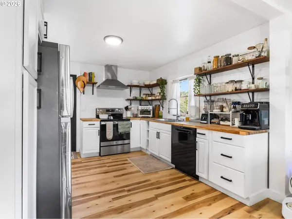 330 W DARTMOUTH ST, Gladstone, OR 97027