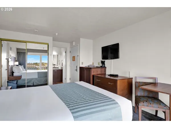 88416 1ST AVE #110/112, Florence, OR 97439