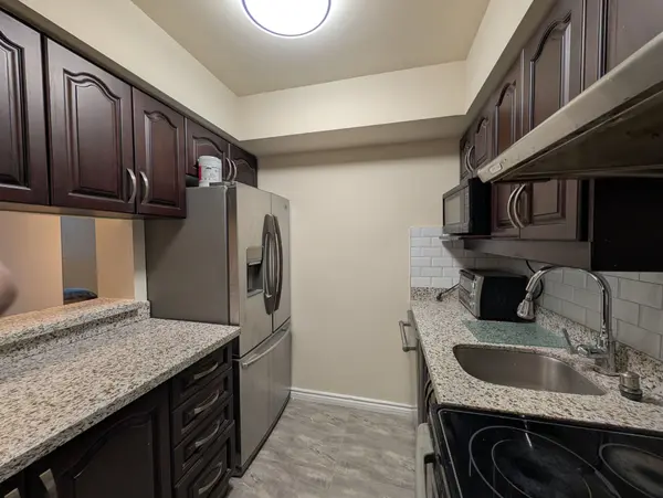 633 Bay ST #222, Toronto C01, ON M5G 2G4