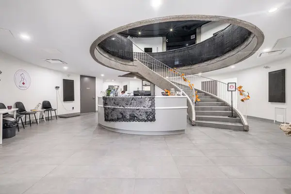 2300 CARLING AVE #102, Britannia Heights - Queensway Terrace N And Area, ON K2B 7G1