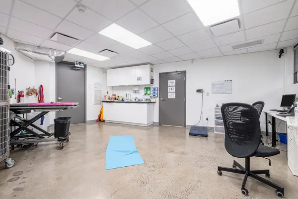 2300 CARLING AVE #102, Britannia Heights - Queensway Terrace N And Area, ON K2B 7G1