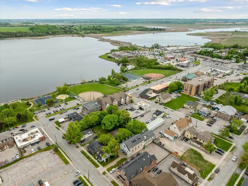 180 Mary ST, Scugog, ON L9L 1C4