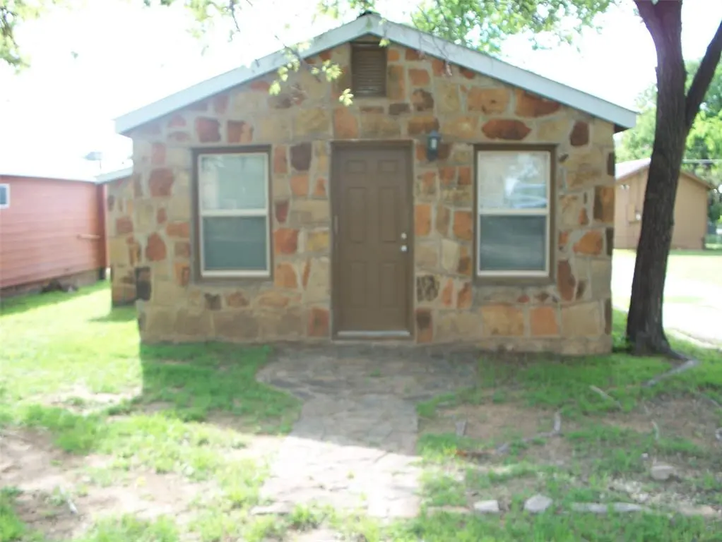 705 South Street #A, Graham, TX 76450