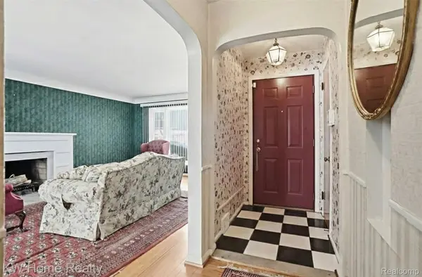 18635 San Diego BLVD, Lathrup Village, MI 48076