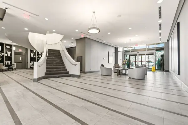 11 BRONTE RD #703, Oakville, ON L6L 0E1