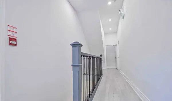 414 Dundas ST E #202, Toronto C08, ON M5A 2A8