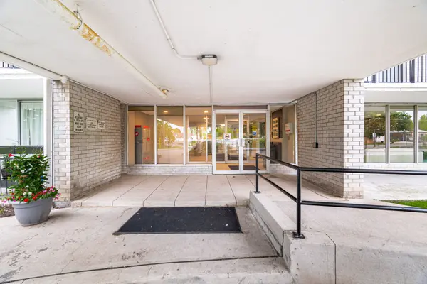 1100 Caven ST ##1110, Mississauga, ON L5G 4N3