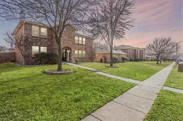 1512 Golden Grass Drive, Lancaster, TX 75134