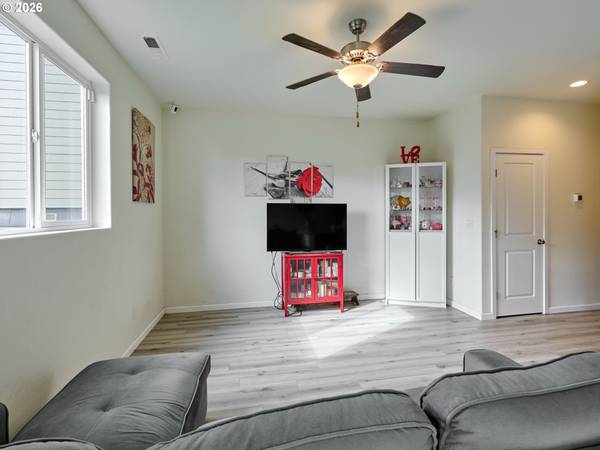 1986 NW 23RD ST, Mc Minnville, OR 97128