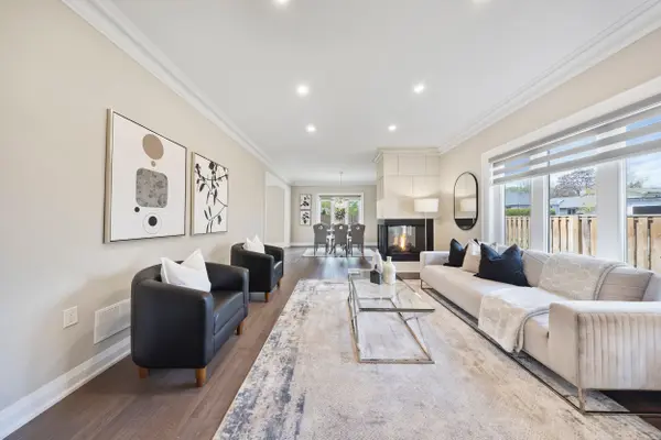 732 Hillview CRES, Pickering, ON L1W 2R8