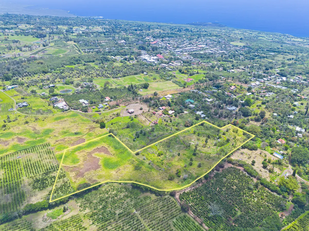 Kealakekua, HI 96704