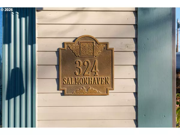 White Salmon, WA 98672,324 NE HOOD ST