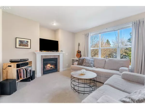 Hood River, OR 97031,993 28TH ST