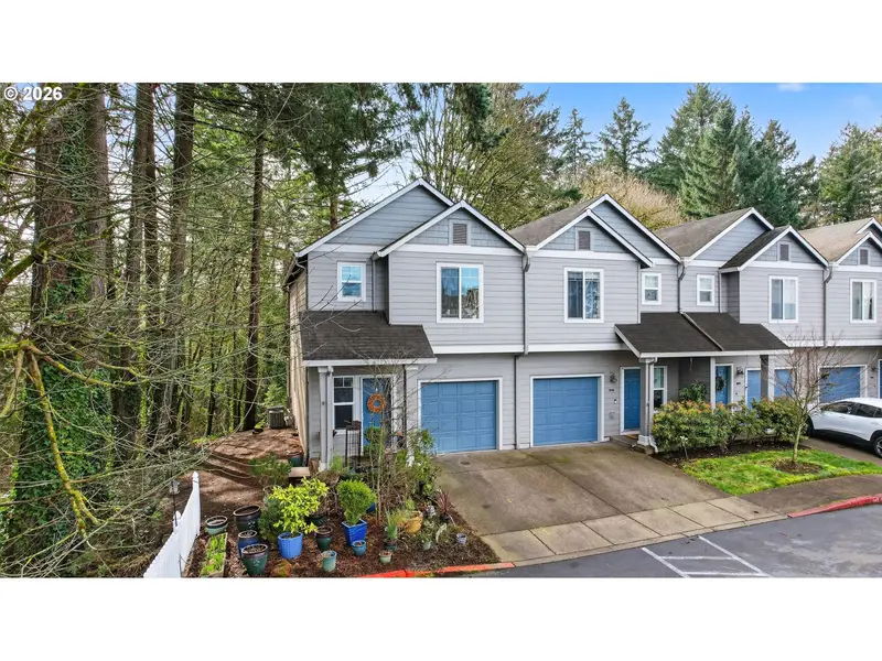 810 E 9TH ST #D13, Newberg, OR 97132