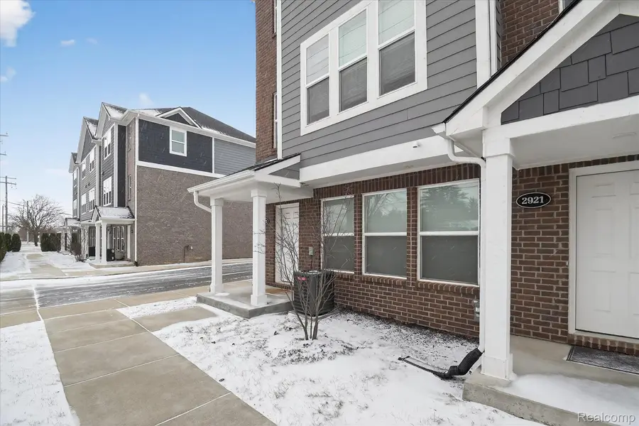 2925 SQUARE LAKE Court, Troy, MI 48085