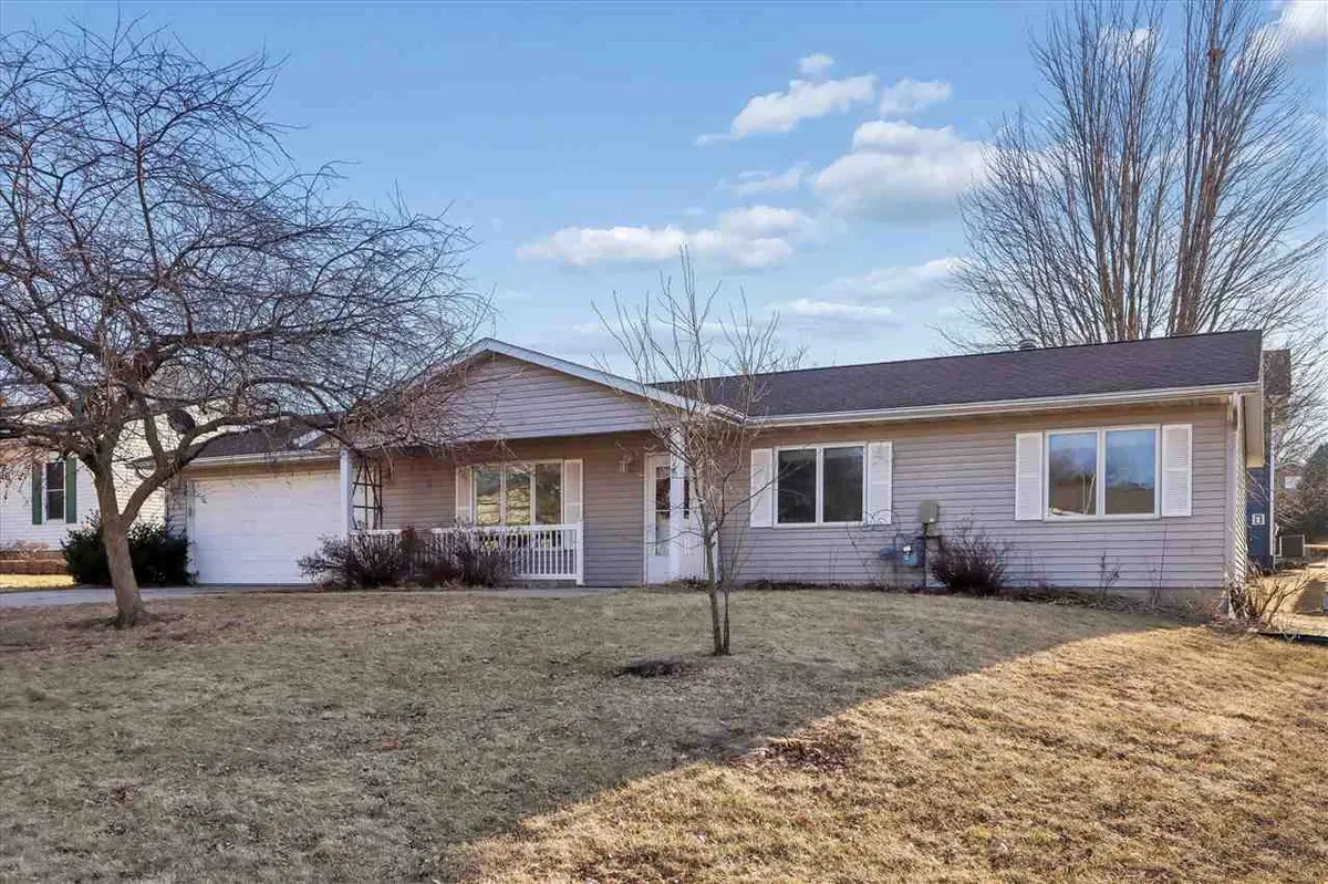 205 Valley Road, Williamsburg, IA 52361