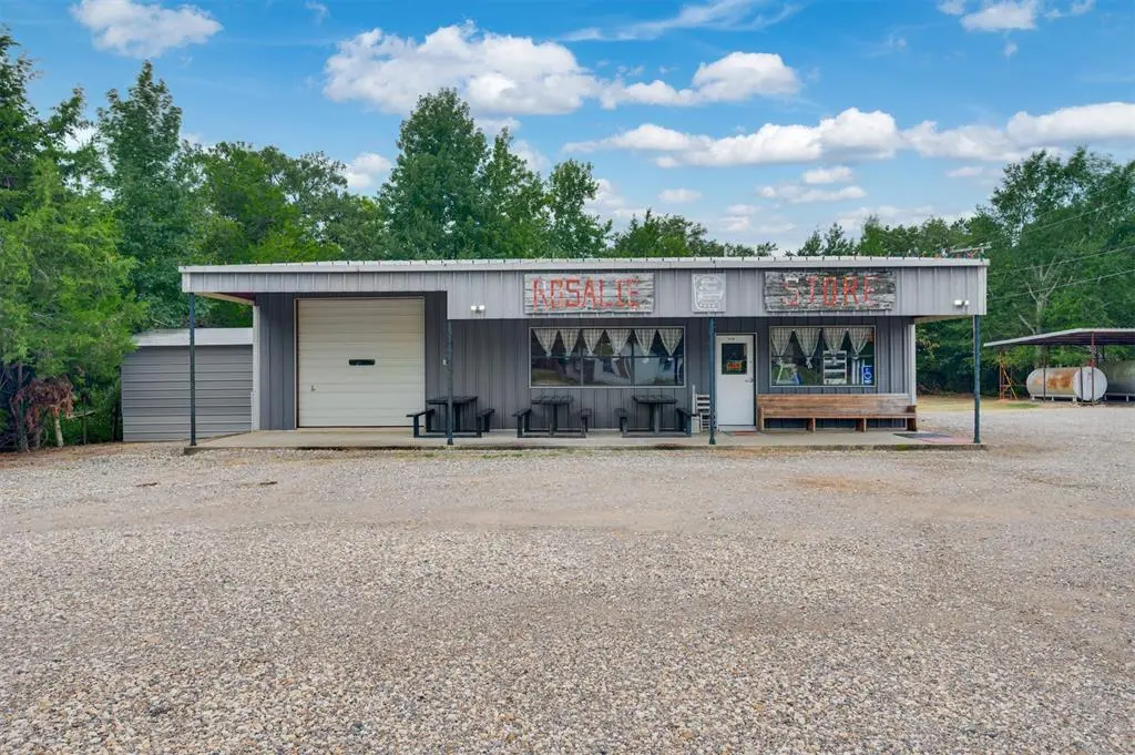 12761 FM 909, Bogata, TX 75417