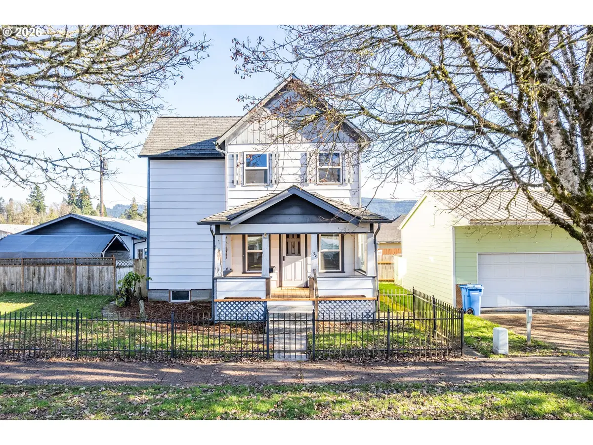 136 SW 3RD AVE, Castle Rock, WA 98611