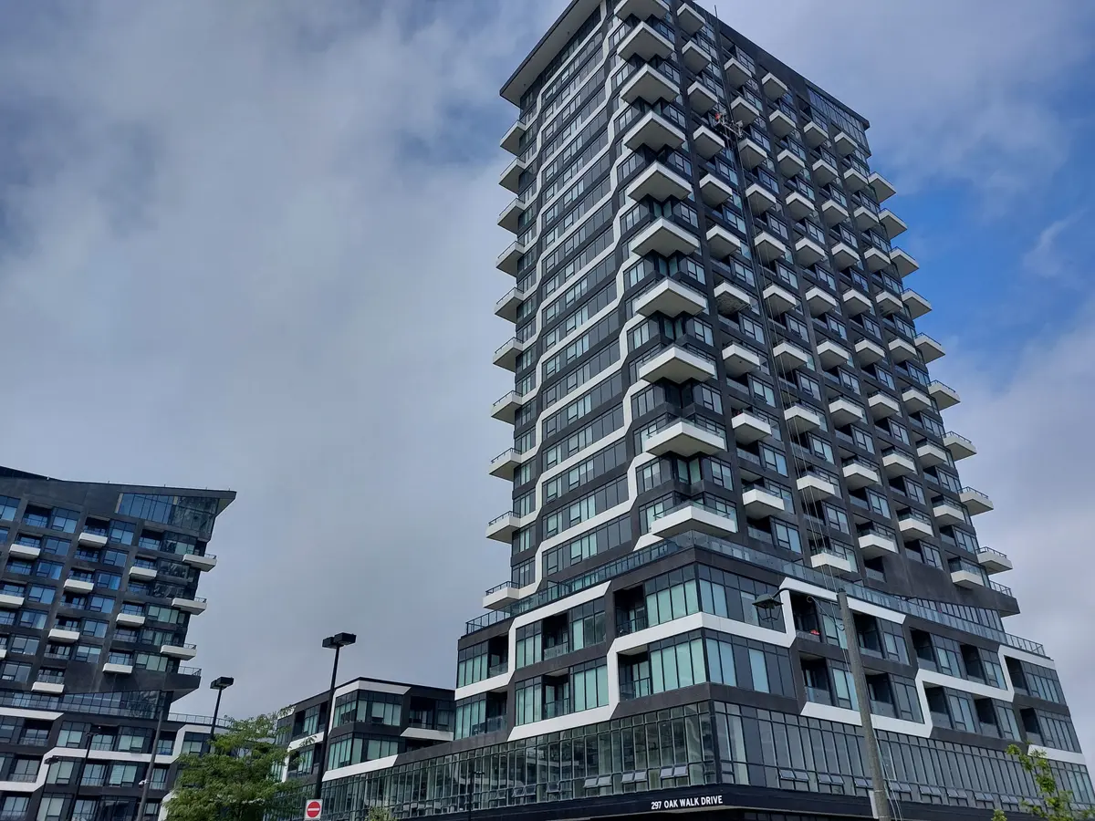 297 Oak Walk DR #706, Oakville, ON L6H 3R6