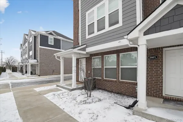 2925 SQUARE LAKE Court, Troy, MI 48085