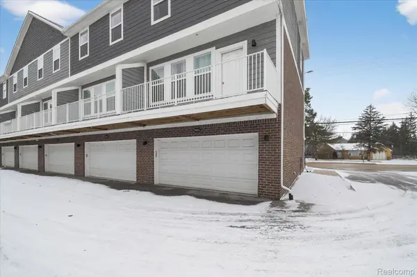 2925 SQUARE LAKE Court, Troy, MI 48085