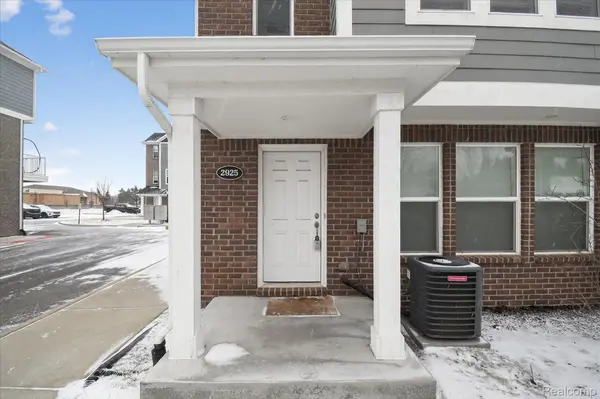 2925 SQUARE LAKE Court, Troy, MI 48085