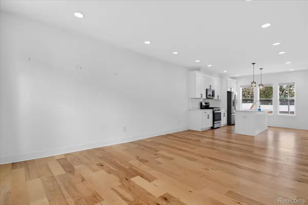 2925 SQUARE LAKE Court, Troy, MI 48085