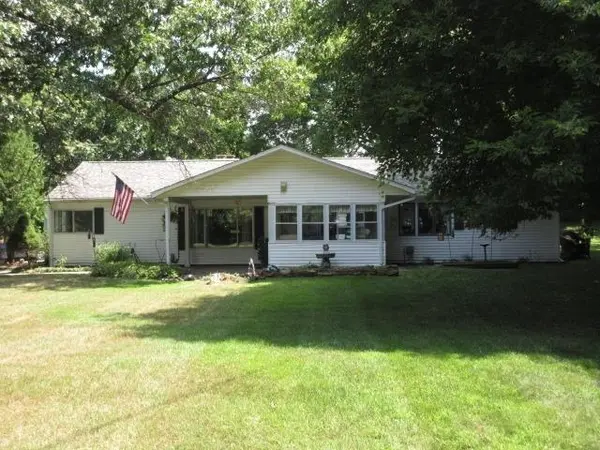 305 Furlong ST, Fenton, MI 48430