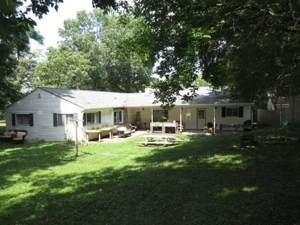 305 Furlong ST, Fenton, MI 48430