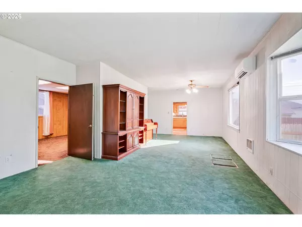 Castle Rock, WA 98611,136 SW 3RD AVE