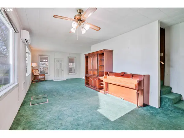 136 SW 3RD AVE, Castle Rock, WA 98611