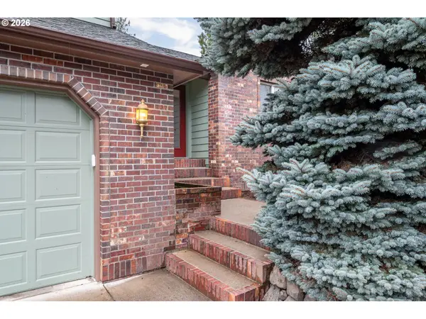 214 ST JAMES CT, Longview, WA 98632