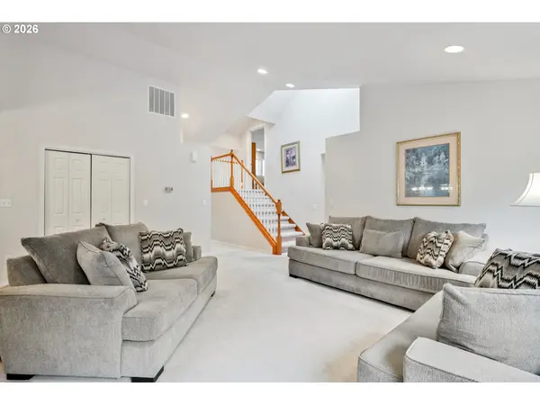 214 ST JAMES CT, Longview, WA 98632