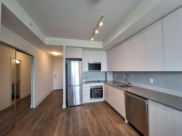 297 Oak Walk DR #706, Oakville, ON L6H 3R6