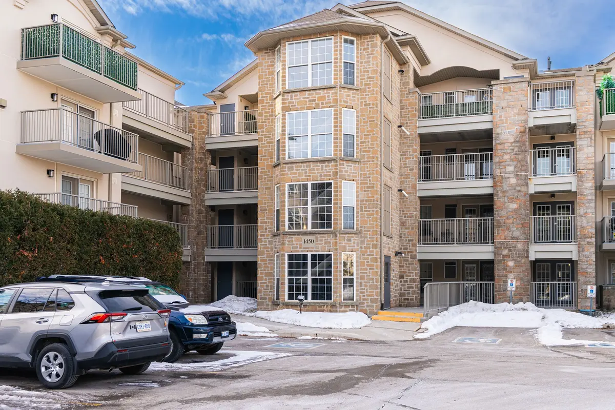 1450 Bishops Gate #103, Oakville, ON L6M 4N1