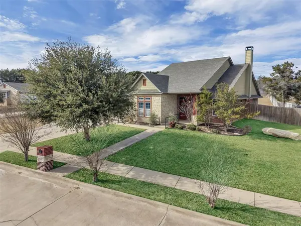 125 Camelot Street, Glen Rose, TX 76043