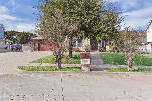 125 Camelot Street, Glen Rose, TX 76043