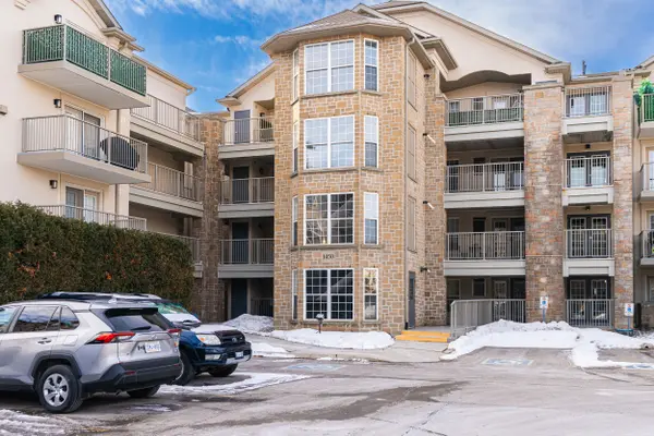 1450 Bishops Gate #103, Oakville, ON L6M 4N1