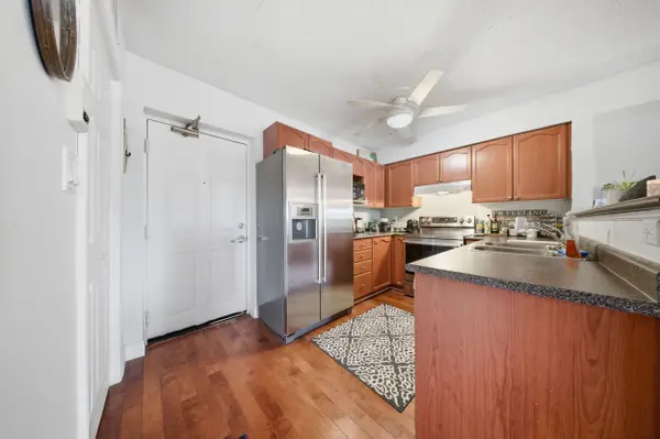 1450 Bishops Gate #103, Oakville, ON L6M 4N1