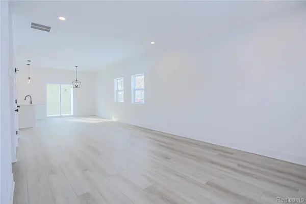 9 Queen ST, Mt. Clemens, MI 48043