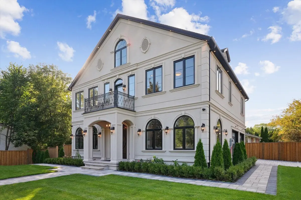 452 Rothesay PL, Burlington, ON L7N 1N5