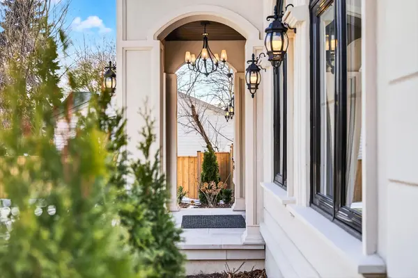 452 Rothesay PL, Burlington, ON L7N 1N5