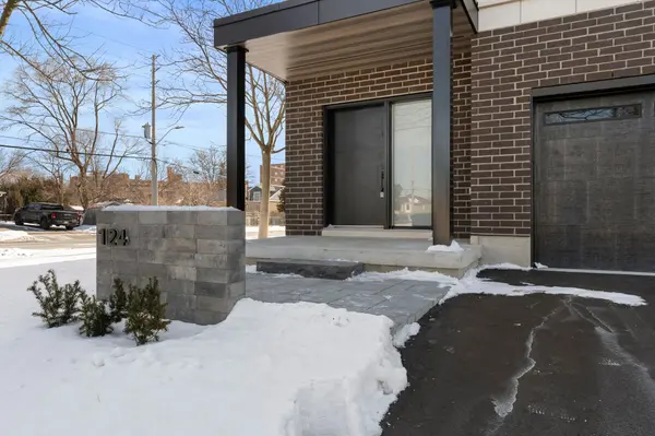 124 Dunbar RD, Mississauga, ON L5B 1G7