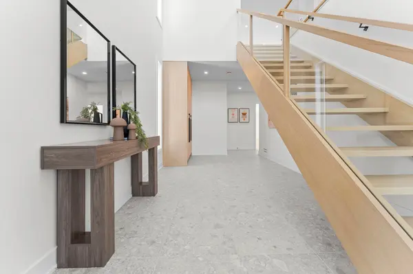 124 Dunbar RD, Mississauga, ON L5B 1G7