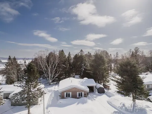 27 Queen ST, Sundridge, ON P0A 1Z0